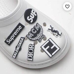 Croc charm Famous LV insp